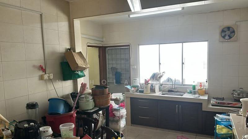 2-storey Terraced House for Sale in Taman Bukit Serdang (Seri Kembangan) - Nicholas Lew - Kitchen - PropertyGuru.com.my