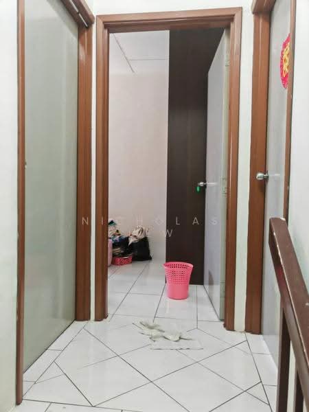 2-storey Terraced House for Sale in Taman Bukit Serdang (Seri Kembangan) - Nicholas Lew - Corridor - PropertyGuru.com.my