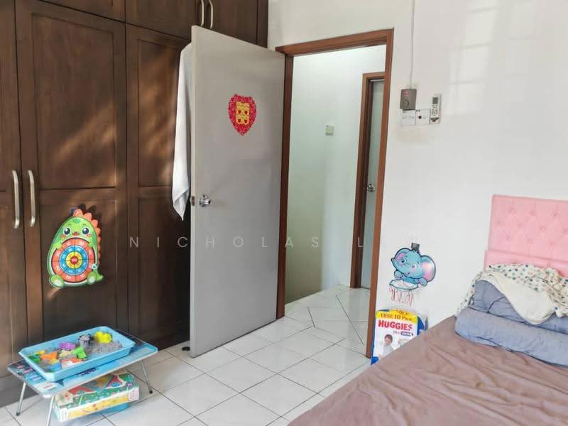 2-storey Terraced House for Sale in Taman Bukit Serdang (Seri Kembangan) - Nicholas Lew - Bedroom - PropertyGuru.com.my
