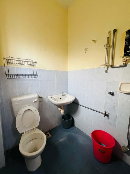 2-storey Terraced House for Sale in Bandar Mahkota Cheras (Cheras) - Lukman Hakim - Bathroom - PropertyGuru.com.my