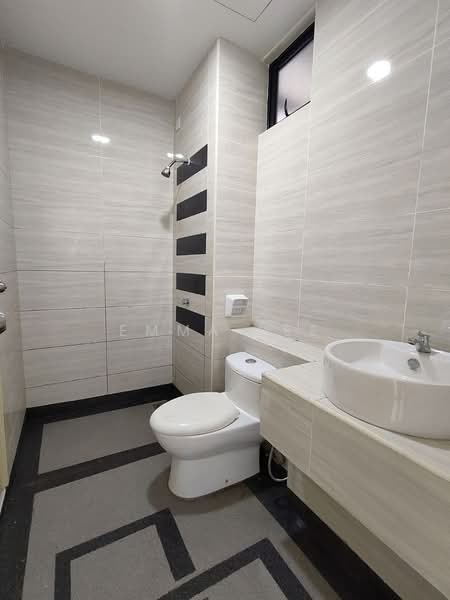Service Residence for Sale at D'Summit Residences - Emma Lee - Bathroom - PropertyGuru.com.my