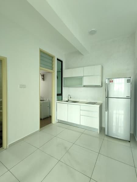 Service Residence for Sale at D'Summit Residences - Emma Lee - Kitchen - PropertyGuru.com.my