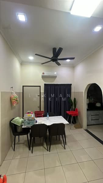 1-storey Terraced House for Sale in Seksyen 30 (Shah Alam) - Lukman Hakim - Dining Room - PropertyGuru.com.my