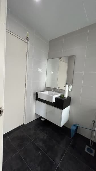 Pangsapuri untuk Dijual di Central Residence @ Sungai Besi - Jeslyne Low - Bathroom - PropertyGuru.com.my