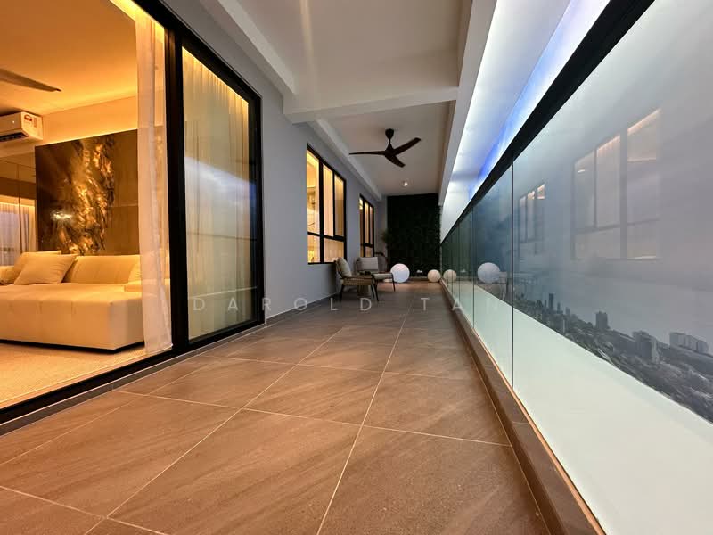 Kondominium untuk Dijual di Lumina Residence - Darold Tan - Balcony - PropertyGuru.com.my