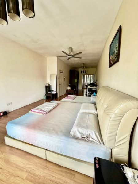 3-storey Terraced House for Sale in Taman Tasik Damai (Sungai Besi) - CY Low - Bedroom - PropertyGuru.com.my