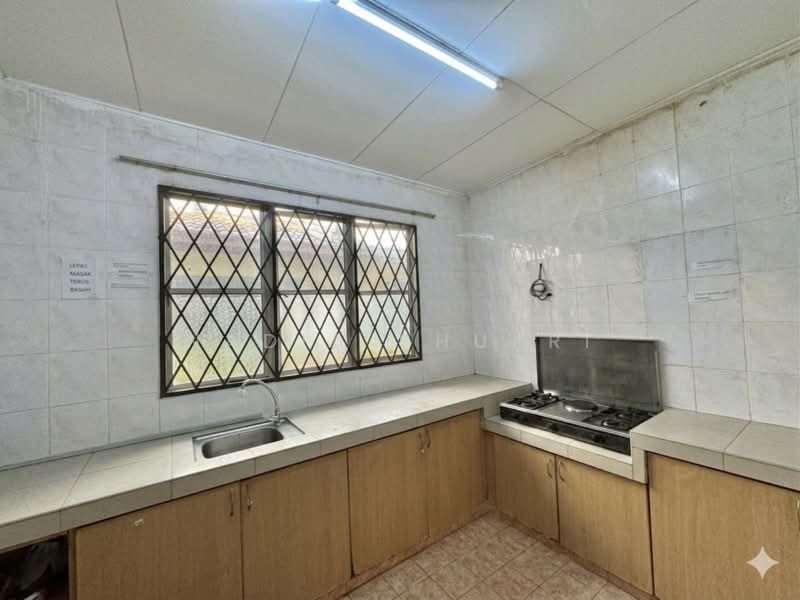 Rumah Teres 2 Tingkat untuk Dijual di Bukit Jelutong (Shah Alam) - Nadia Shukri - Kitchen - PropertyGuru.com.my