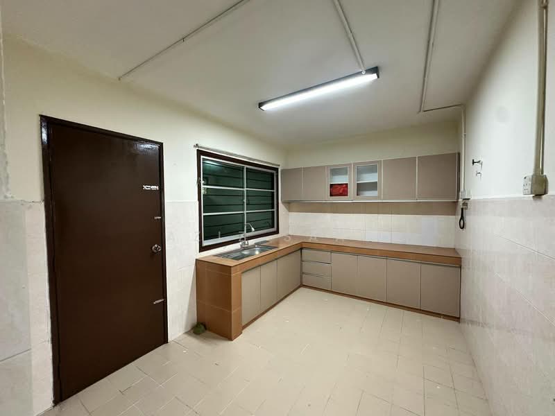 2-storey Terraced House for Rent in Seksyen 19 (Shah Alam) - Aziz Saad - Kitchen - PropertyGuru.com.my