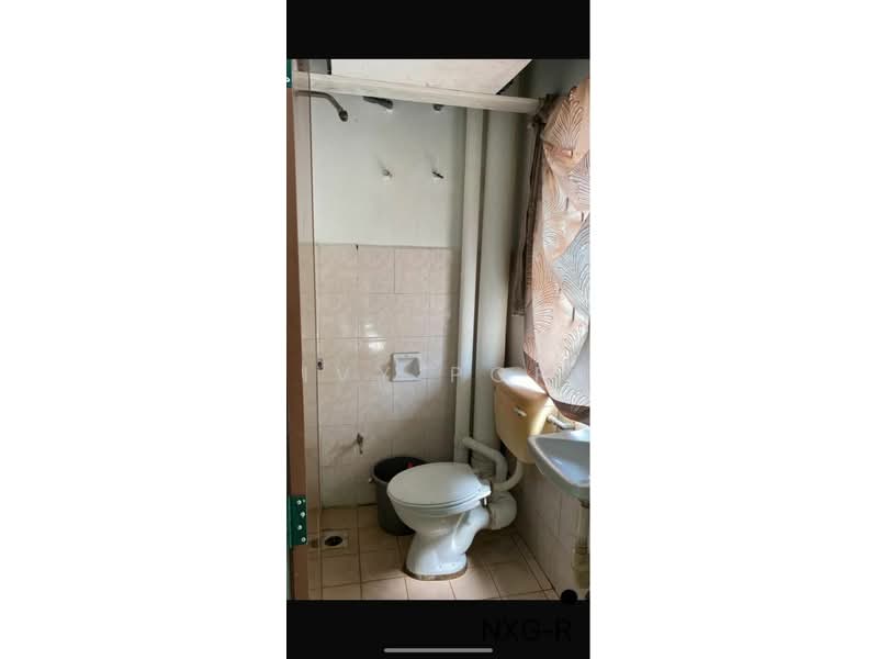 Apartment for Sale at Bandar Bukit Tinggi 1 Apartment - Ivy Por - Bathroom - PropertyGuru.com.my