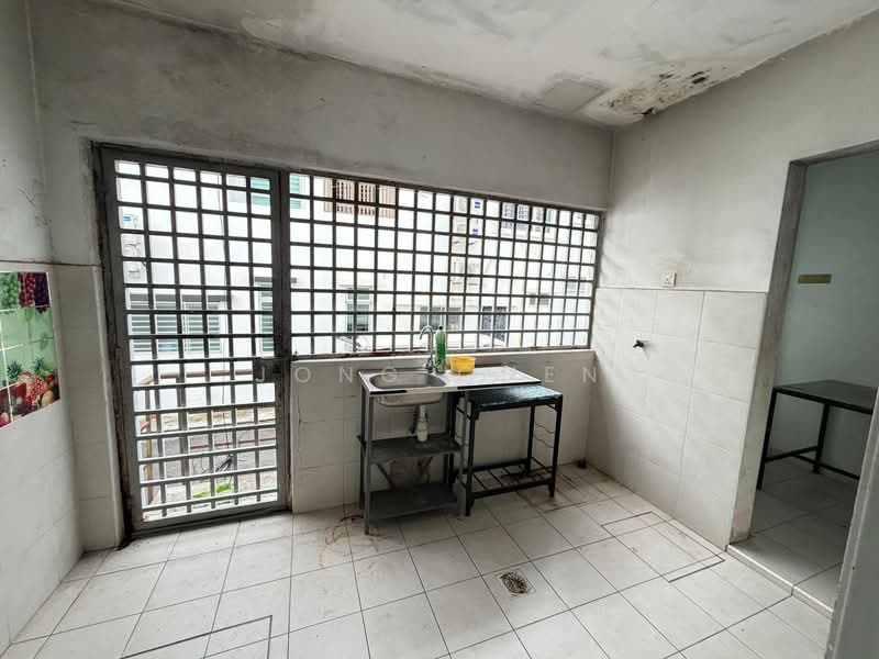 2-storey Terraced House for Sale in Taman Nusa Sentral (Iskandar Puteri (Nusajaya)) - Jong Chen - Kitchen - PropertyGuru.com.my