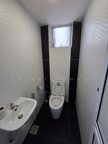 Pejabat untuk Disewa di Taman Mount Austin (Tebrau) - Henric Chng - Bathroom - PropertyGuru.com.my
