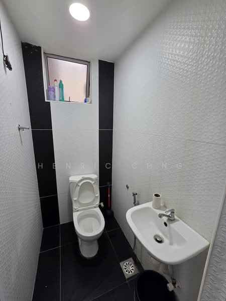 Pejabat untuk Disewa di Taman Mount Austin (Tebrau) - Henric Chng - Bathroom - PropertyGuru.com.my