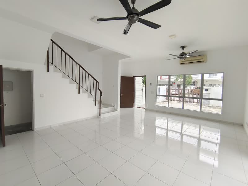 2-storey Terraced House for Rent in Setia Ecohill (Semenyih) - Allen Puah - Living Room - PropertyGuru.com.my