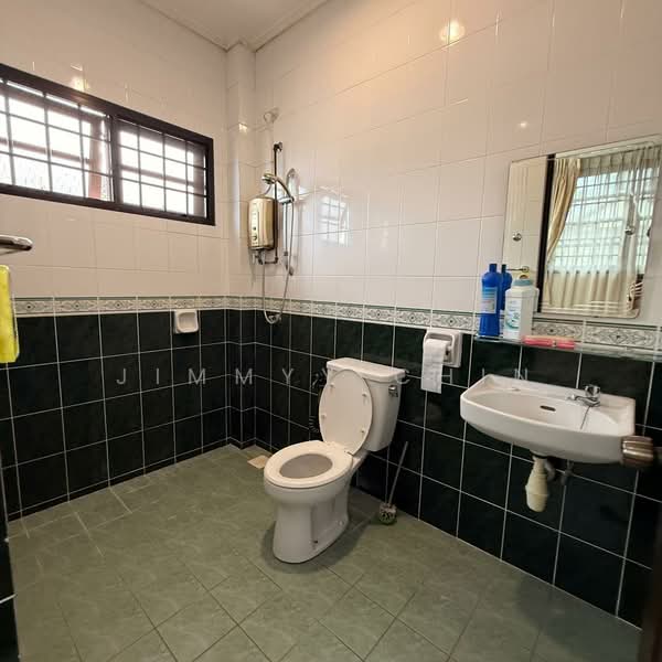 Rumah Teres 2 Tingkat untuk Disewa di Kuching (Sarawak) - Jimmyy Chin - Bathroom - PropertyGuru.com.my