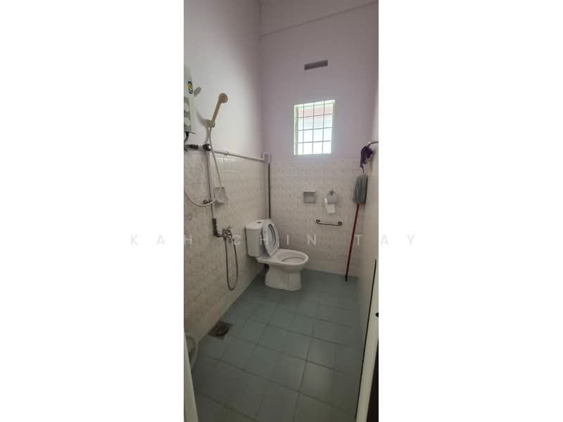 Rumah Teres 2 Tingkat untuk Disewa di Taman Sinn Semabok (Melaka City) - Kah Chin Tay - Bathroom - PropertyGuru.com.my