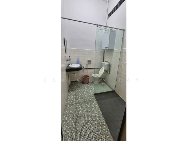 Rumah Teres 2 Tingkat untuk Disewa di Taman Sinn Semabok (Melaka City) - Kah Chin Tay - Bathroom - PropertyGuru.com.my