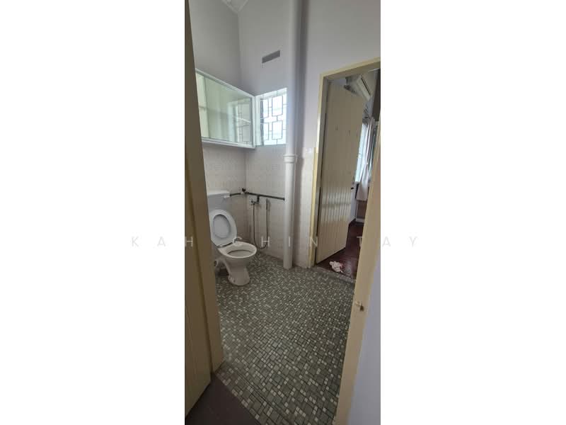 Rumah Teres 2 Tingkat untuk Disewa di Taman Sinn Semabok (Melaka City) - Kah Chin Tay - Bathroom - PropertyGuru.com.my