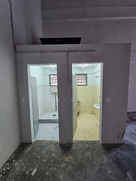 Terrace Factory for Rent in Taman Putri Kulai (Kulai) - Simon Chang - Bathroom - PropertyGuru.com.my
