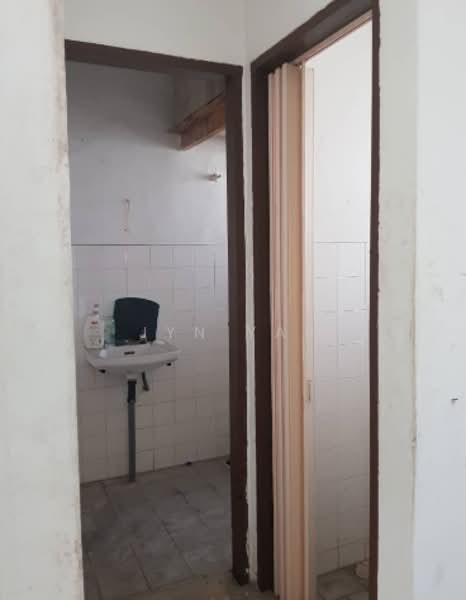 Shop / Office for Sale in Indera Mahkota 2 (Kuantan) - Jyn Yap - Bathroom - PropertyGuru.com.my