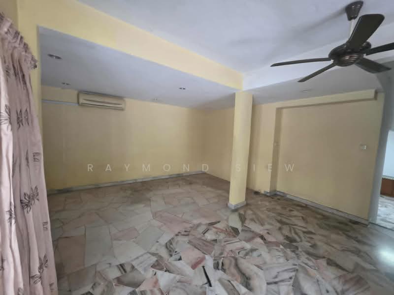 2-storey Terraced House for Sale in Bandar Baru Sri Petaling (Sri Petaling) - Raymond Siew - Living Room - PropertyGuru.com.my