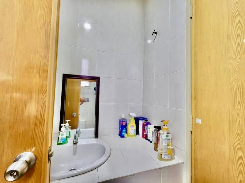 Semi-Detached House for Sale in Saujana Impian (Kajang) - Fazie Noor - Bathroom - PropertyGuru.com.my