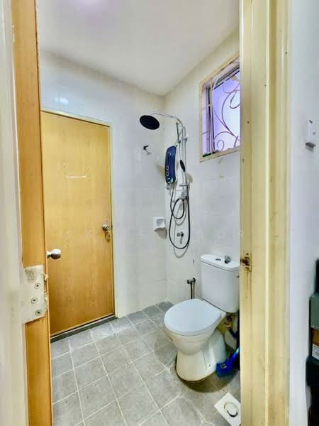 Semi-Detached House for Sale in Saujana Impian (Kajang) - Fazie Noor - Bathroom - PropertyGuru.com.my
