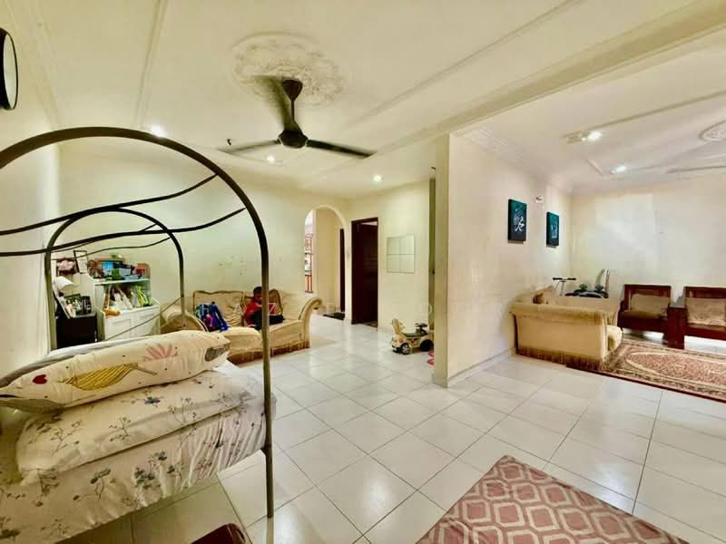 Rumah Teres 2 Tingkat untuk Dijual di Seksyen 7 (Shah Alam) - Fazie Noor - Living Room - PropertyGuru.com.my