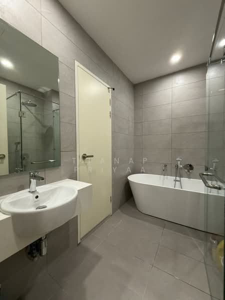Service Residence for Rent at Dorsett Waterfront Subang - Thanap Priyaa - Bathroom - PropertyGuru.com.my