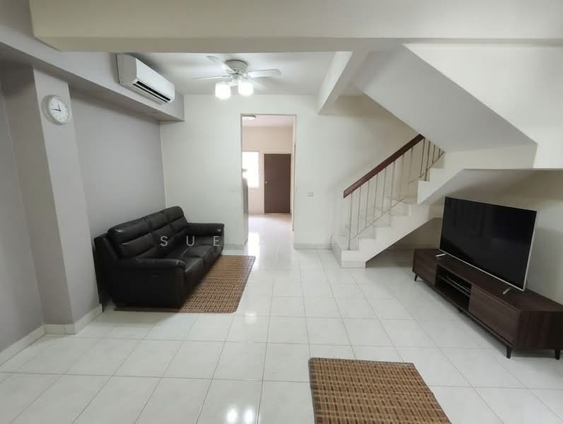 Rumah Teres untuk Dijual di Bandar Country Homes (Rawang) - Sue Arifin - Living Room - PropertyGuru.com.my