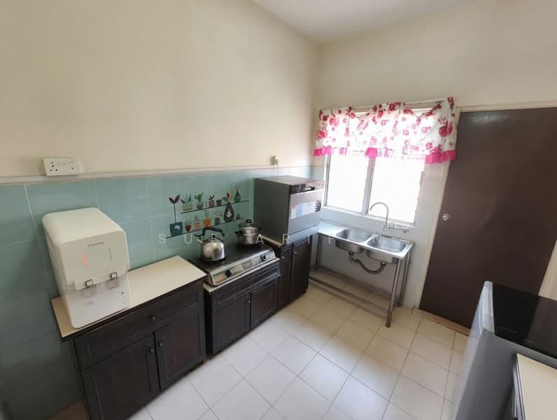 Rumah Teres untuk Dijual di Bandar Country Homes (Rawang) - Sue Arifin - Kitchen - PropertyGuru.com.my