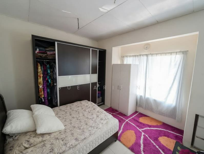 Rumah Teres untuk Dijual di Bandar Country Homes (Rawang) - Sue Arifin - Bedroom - PropertyGuru.com.my