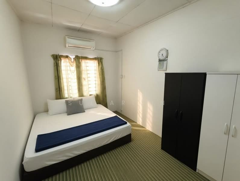Rumah Teres untuk Dijual di Bandar Country Homes (Rawang) - Sue Arifin - Bedroom - PropertyGuru.com.my