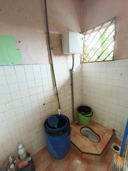 Flat for Sale at Taman Cempaka - Jeffrey Kiong - Bathroom - PropertyGuru.com.my
