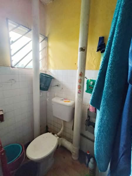 Flat for Sale at Taman Cempaka - Jeffrey Kiong - Bathroom - PropertyGuru.com.my