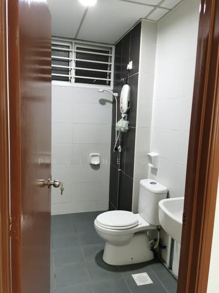 Service Residence for Sale at Larkin Heights - Pauline Goh - Bathroom - PropertyGuru.com.my