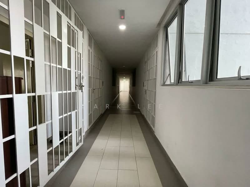 Kondominium untuk Dijual di Lakefront Homes - Mark Lee - Corridor - PropertyGuru.com.my