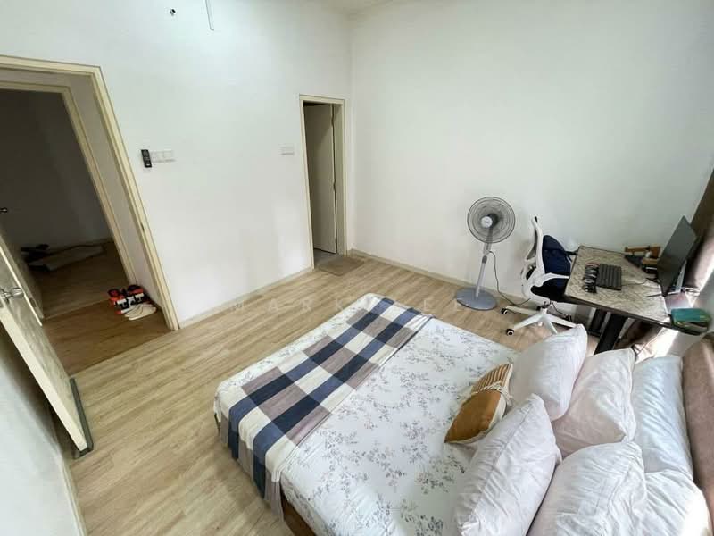 Kondominium untuk Dijual di Lakefront Homes - Mark Lee - Bedroom - PropertyGuru.com.my