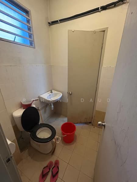 Rumah Teres 2 Tingkat untuk Dijual di Taman Universiti (Bangi) - Rohani Daud - Bathroom - PropertyGuru.com.my