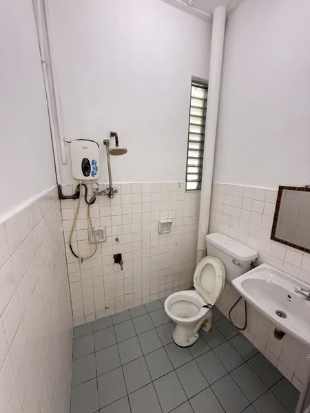 Rumah Teres untuk Dijual di Taman Rinting (Masai) - Jeffrey Lim - Bathroom - PropertyGuru.com.my