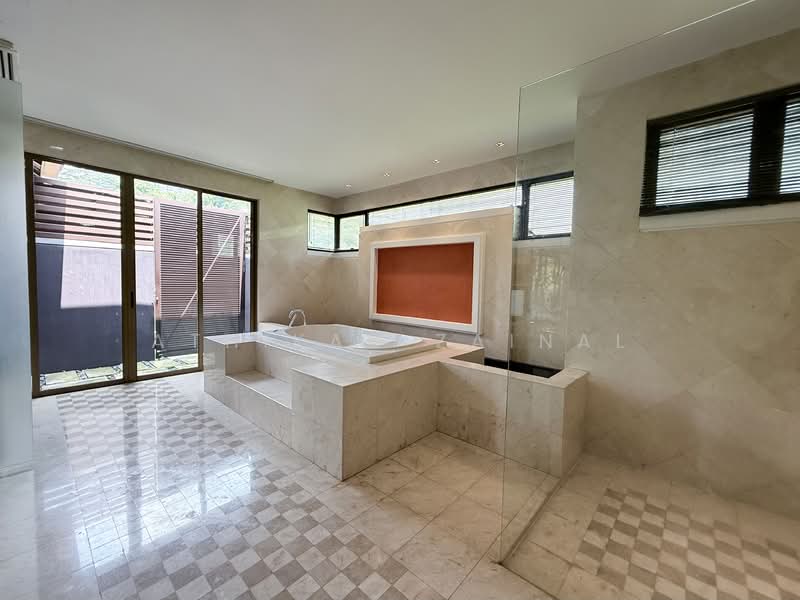 Semi-Detached House for Rent in Sri Hartamas (Kuala Lumpur) - Athikah Zainal - Bathroom - PropertyGuru.com.my