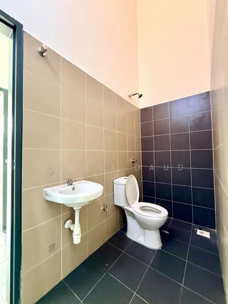 1-storey Terraced House for Rent in Dengkil (Selangor) - Rohani Daud - Bathroom - PropertyGuru.com.my