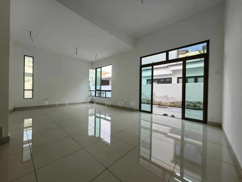 Cluster House for Sale in Taman Damai Jaya (Skudai) - Pik Kwong Lau - Living Room - PropertyGuru.com.my