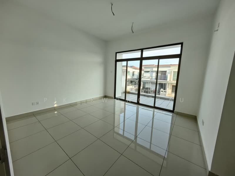 Cluster House for Sale in Taman Damai Jaya (Skudai) - Pik Kwong Lau - Balcony - PropertyGuru.com.my