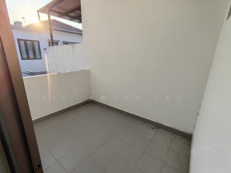 Cluster House for Sale in Taman Damai Jaya (Skudai) - Pik Kwong Lau - Balcony - PropertyGuru.com.my