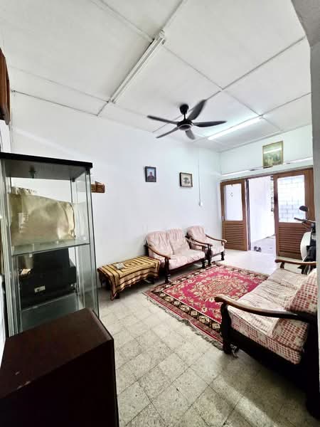 Rumah Teres 1 Tingkat untuk Dijual di Taman Dusun Jaya (Semenyih) - Fauran Nawawi - Living Room - PropertyGuru.com.my