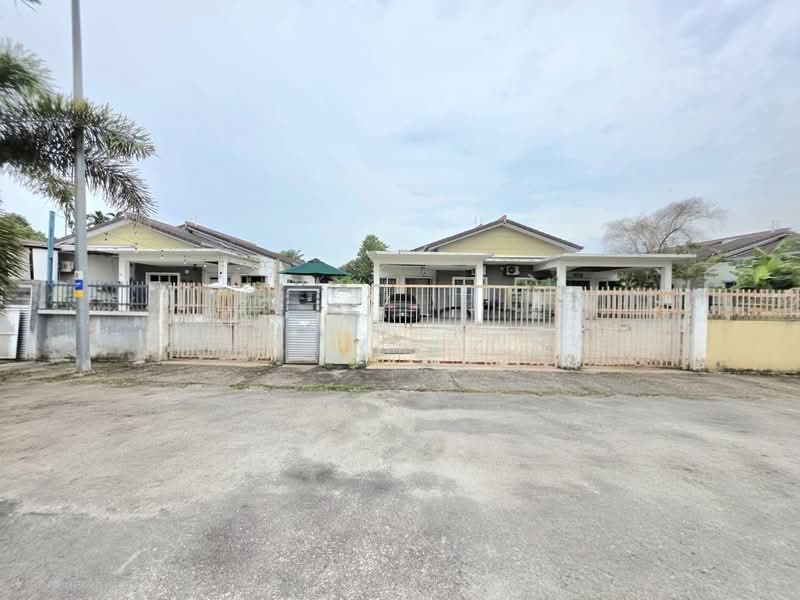Semi-Detached House for Sale in Kampung Batu 9 Kebun Baru (Telok Panglima Garang) - Fauran Nawawi - PropertyGuru.com.my