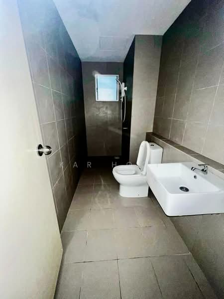 Kondominium untuk Dijual di Lakefront Homes - Kar Hooi - Bathroom - PropertyGuru.com.my