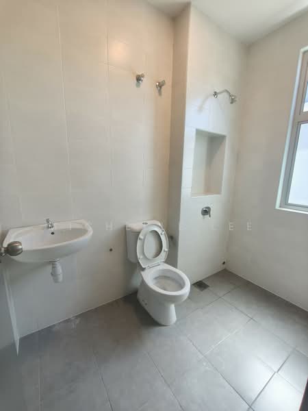 Rumah Teres 2 Tingkat untuk Dijual di Bandar Saujana Putra (Tanjong Duabelas) - Michelle Lee - Bathroom - PropertyGuru.com.my