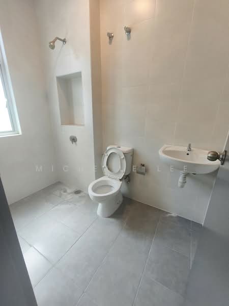 Rumah Teres 2 Tingkat untuk Dijual di Bandar Saujana Putra (Tanjong Duabelas) - Michelle Lee - Bathroom - PropertyGuru.com.my