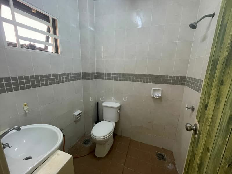 3-storey Terraced House for Rent in Bukit Gambir (Gelugor) - Leong . - Bathroom - PropertyGuru.com.my